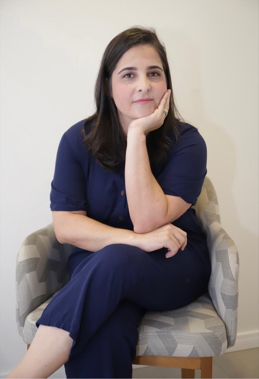 Dra. Ana Paula Lima atendendo paciente